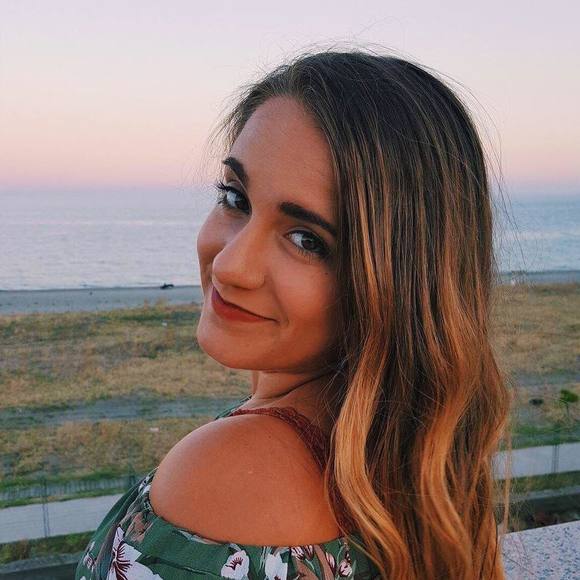 Meet your Posher, Elizabetta - Picture 1 of 1